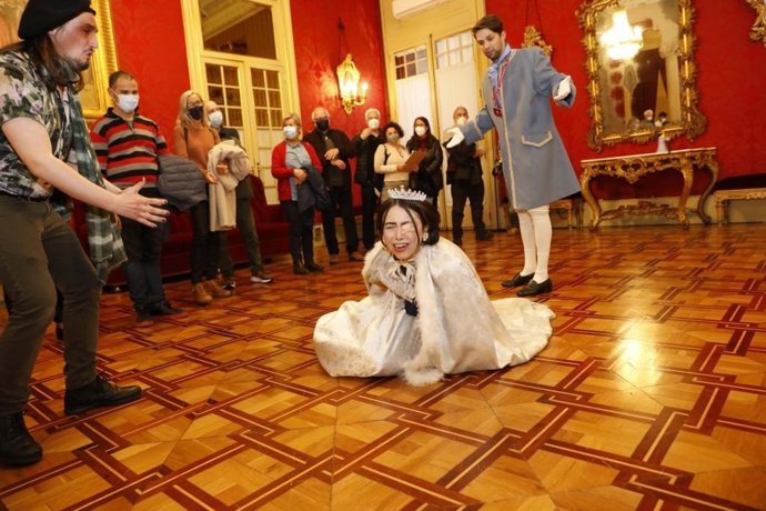 Más de 300 personas asiten en el Parlament a la primera edición de las Visitas Teatralizadas
