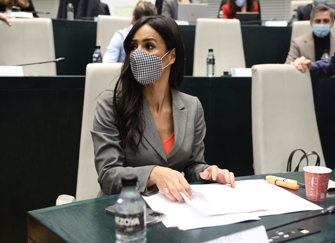 La vicealcaldesa de Madrid, Begoña Villacís, a su llegada a una sesión extraordinaria y urgente del pleno municipal, en el Ayuntamiento de Madrid.