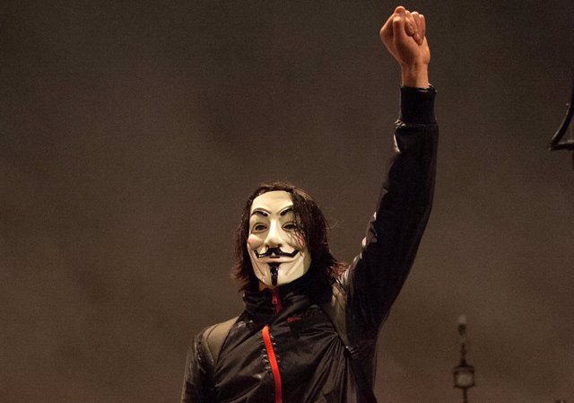 Anonymous  anuncia atacs informàtics contra els portals web del Kremlin.