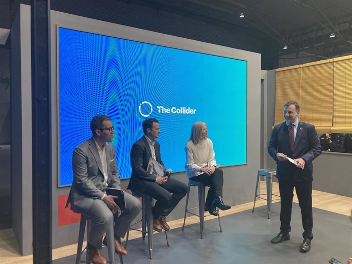 El director de The Collider, Oscar Sala; la secretaria de Asuntos Económicos y Fondos Europeos de la Generalitat, Matilde Villarroya; el ceo de Zyrcular Food, Santi Aliaga y el director ejecutivo de Iese, Josemaria Siota.