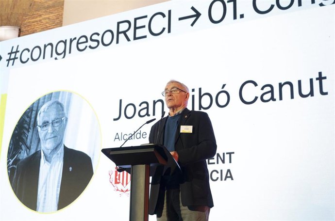 Archivo - El alcalde de Valncia, Joan Ribó, durante la inauguración del I Congreso Smart City, Congreso Nacional de la Red Española de Ciudades Inteligentes (RECI).