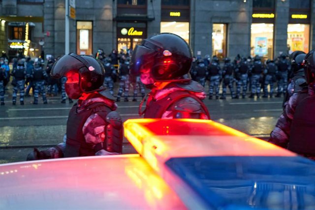 Archivo - Policías antidisturbios en Moscú, Rusia.