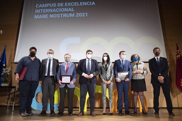 Fotografía de familia de la clausura de la primera edición de los premios Campus de Excelencia Internacional Mare Nostrum