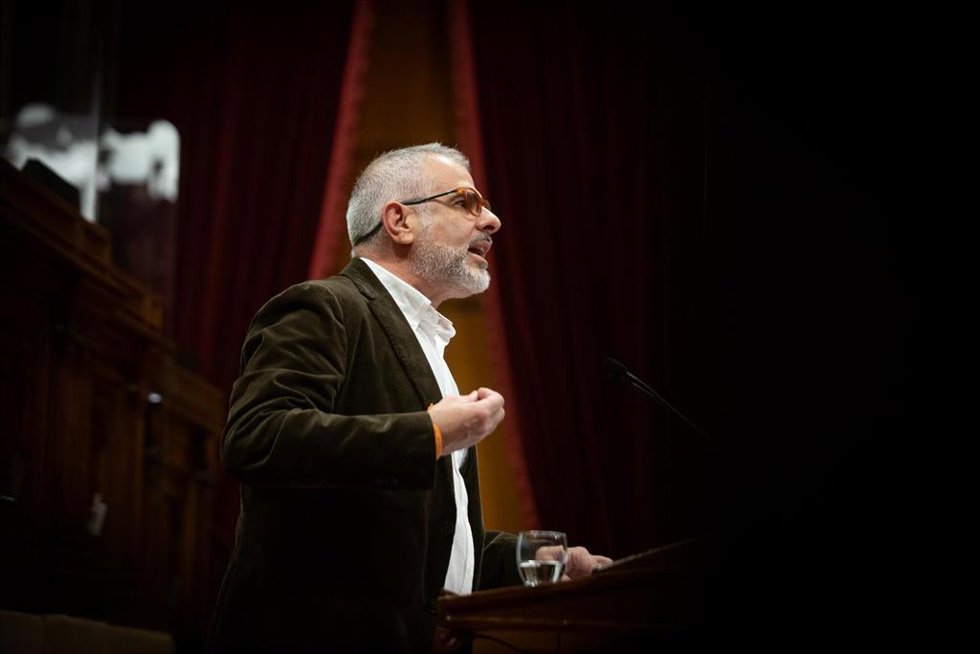 Imagen de archivo - El líder de Cs de Catalunya, Carlos Carrizosa, interviene en un pleno en el Parlament, a 8 de febrero de 2022, en Barcelona, Cataluña (España).
