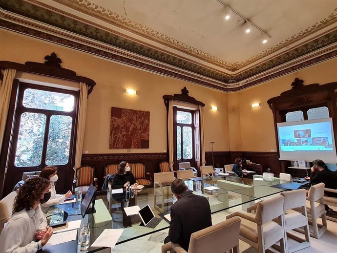 Reunión presencial y telemática en la Conselleria de Hacienda.