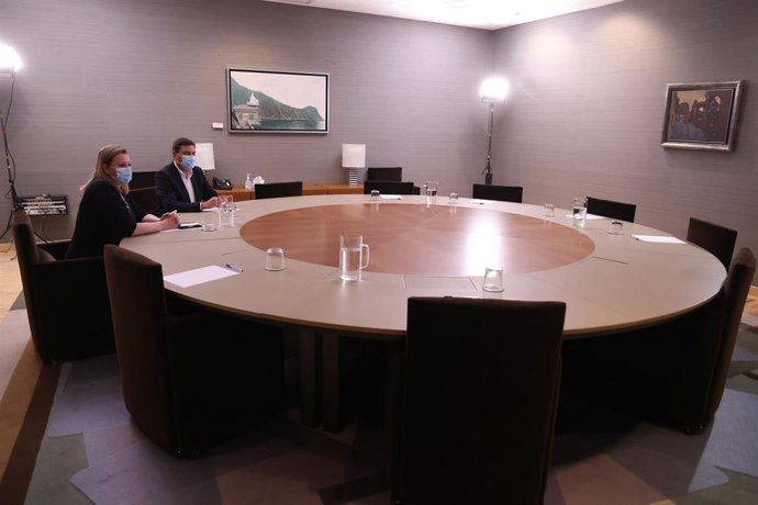 Carlos Fernández Carriedo e Isabel Blanco Llamas en la reunión en que Por Ávila ha dado plantón al PP por la ausencia de Fernández Mañueco.