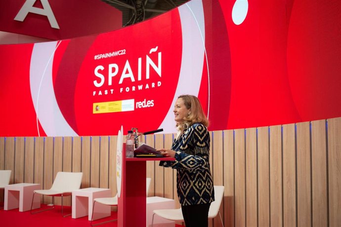 La vicepresidenta primera y ministra de Asuntos Económicos y Transformación Digital, Nadia Calviño,  durante su intervención este lunes 28 de febrero en el Mobile World Congress.