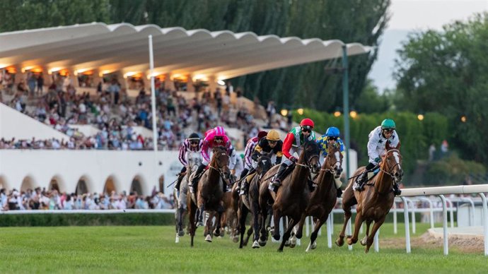 Archivo - La temporada de 2022 comienza en La Zarzuela este domingo con los purasangre.