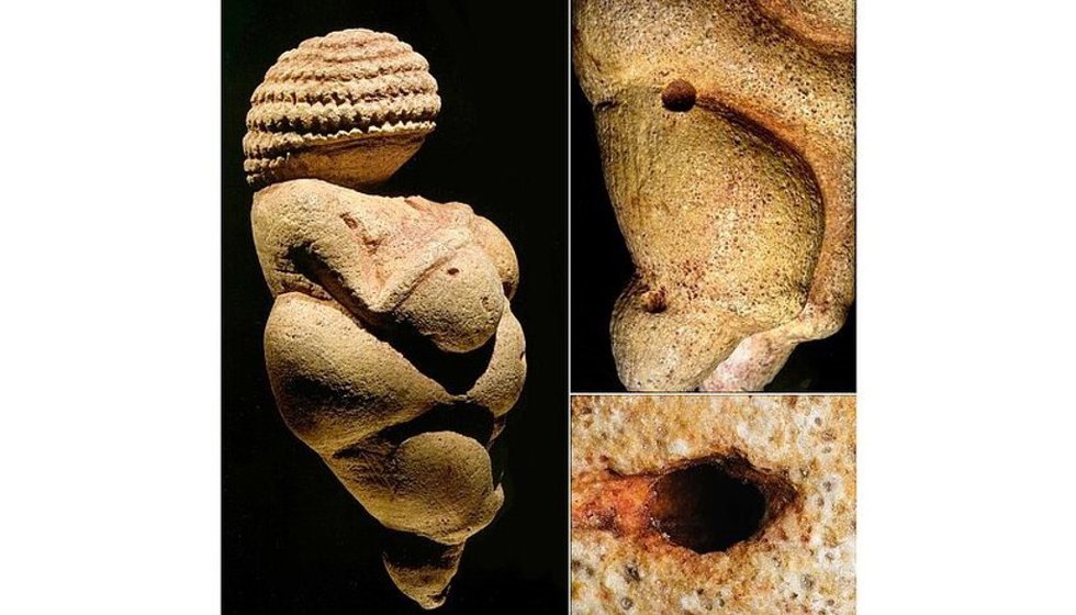 La Venus original de Willendorf. Izquierda: vista lateral. Arriba a la derecha: cavidades hemisféricas en el muslo y la pierna derechos. Abajo a la derecha: orificio existente agrandado para formar el ombligo.