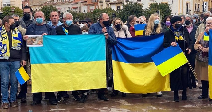 Ciudadanos en Alcázar en contra de la guerra de Ucrania