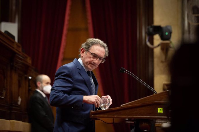 El conseller de Economia, Jaume Giró, interviene en un pleno del Parlament de Catalunya, en una imagen de archivo.