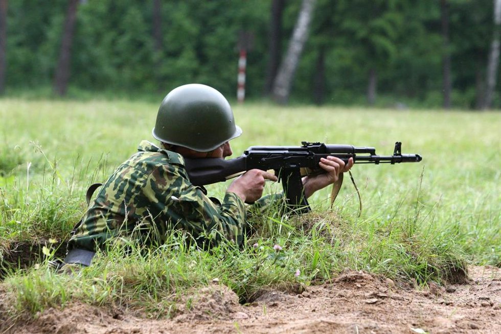 Imagen de archivo de militar bielorruso durante un entrenamiento