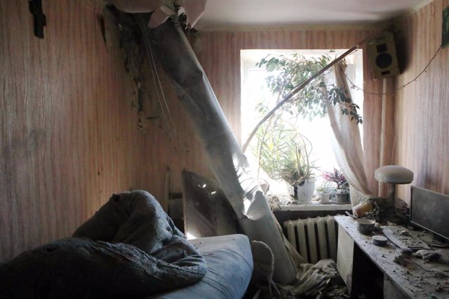 Una vivienda bombardeada por la artillería rusa en Járkov, Ucrania