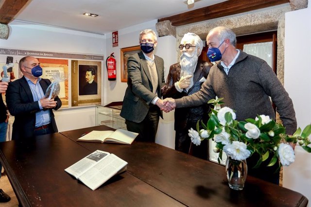 El vicepresidente primero de la Xunta, Alfonso Rueda, en una visita a la Casa Museo Valle Inclán de Vilanova de Arousa