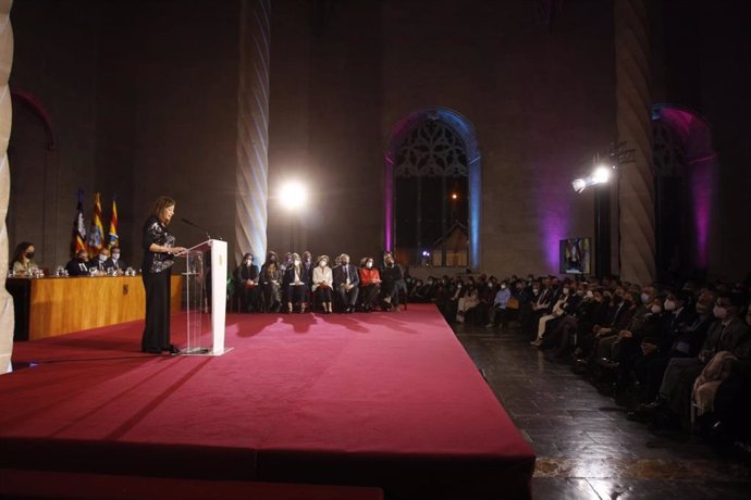 La presidenta del Govern, Francina Armengol, durante su discurso en la Lonja.