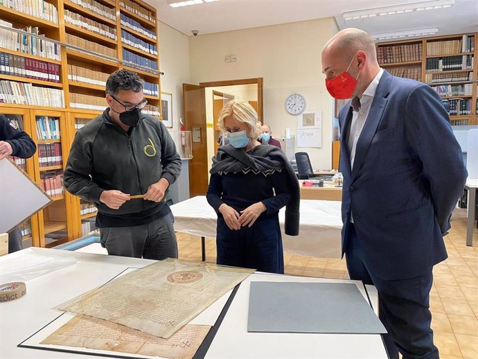 Cuatro documentos históricos del Reino de Murcia parten a Toledo a la exposición sobre la figura de Alfonso X 'El Sabio'