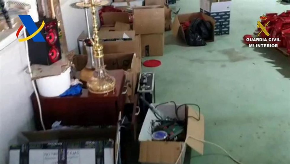 Operación Reveno-Glicerina que ha permitido el desmantelamiento en Málaga de la mayor fábrica ilegal de tabaco para "cachimba" descubierta en España