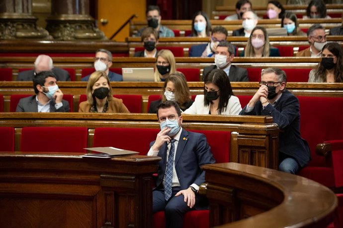 Imagen de archivo - El president de la Generalitat, Pere Aragons, en un pleno del Parlament de Catalunya, a 23 de febrero de 2022, en Barcelona, Cataluña (España). 