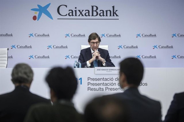 Archivo - El presidente de CaixaBank, José Ignacio Goirigolzarri, presenta los resultados del ejercicio 2021, a 28 de enero de 2022, en Valencia, Comunidad Valenciana (España). 