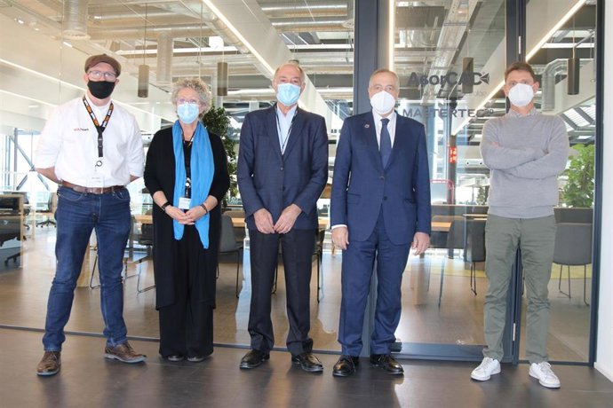 El delegado especial del Estado en el CZFB, Pere Navarro, junto a los responsables de AsorCAD.