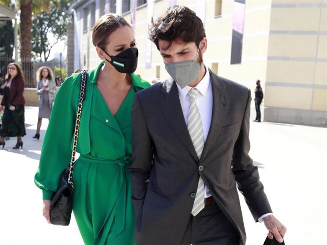 Eva González y Cayetano Rivera, tras la entrega de las medallas de Andalucía en Sevilla
