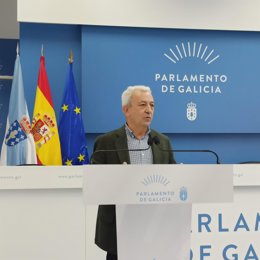El portavoz parlamentario del PSdeG, Luis Álvarez, en la rueda de prensa tras la Xunta de Portavoces