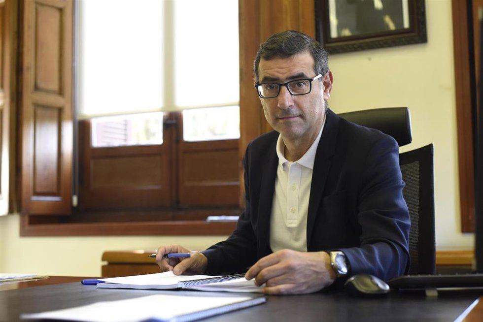 Archivo - El rector de la UMU, José Antonio Luján