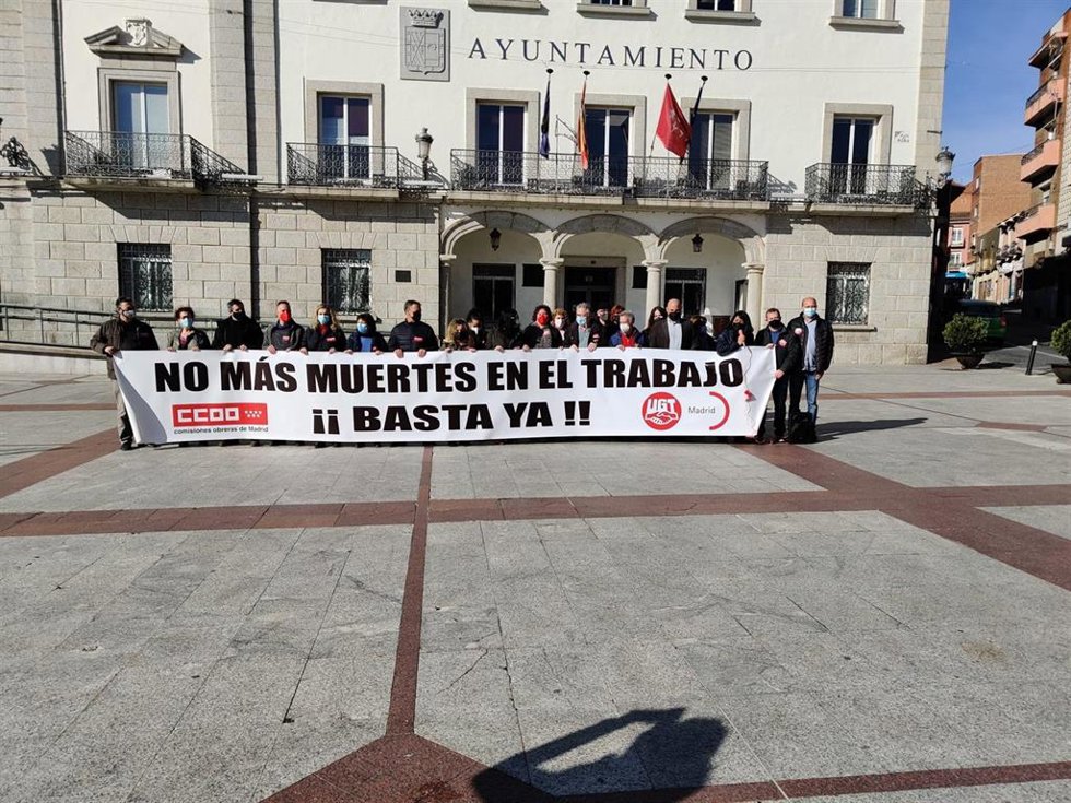 Concentración en la Plaza del Pueblo de Colmenar Viejo contra los accidentes laborales