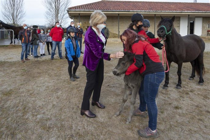 La consejera de Educación, Marina Lombó, visita el CIFP la Granja de Heras