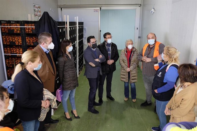 Visita a la nave desde donde Asaec reparte a familias vulnerables