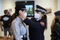La primera promoción de mujeres en la Policía Municipal de Madrid, premio Clara Campoamor este 8M