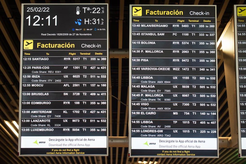 Dos pantallas de Barajas.