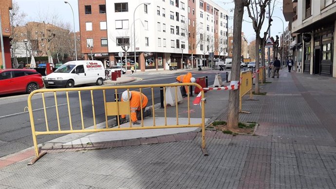Comienzan las obras de ampliación y mejora del espacio peatonal en la calle Siete Infantes de Lara