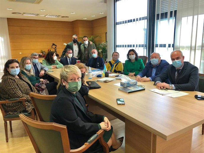 La representante de la comunidad ucraniana Valentyna Bodnar en un encuentro con concejales de la Corporación de Torremolinos