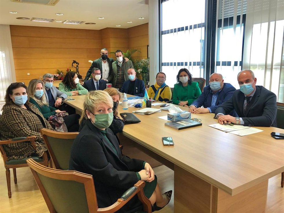 La representante de la comunidad ucraniana Valentyna Bodnar en un encuentro con concejales de la Corporación de Torremolinos