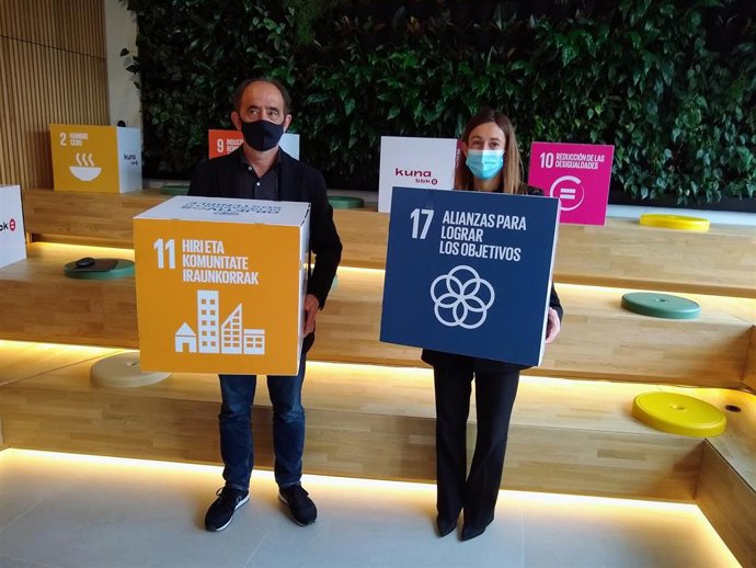 Daniel Innerarity y Nora Sarasola, en BBK Kuna