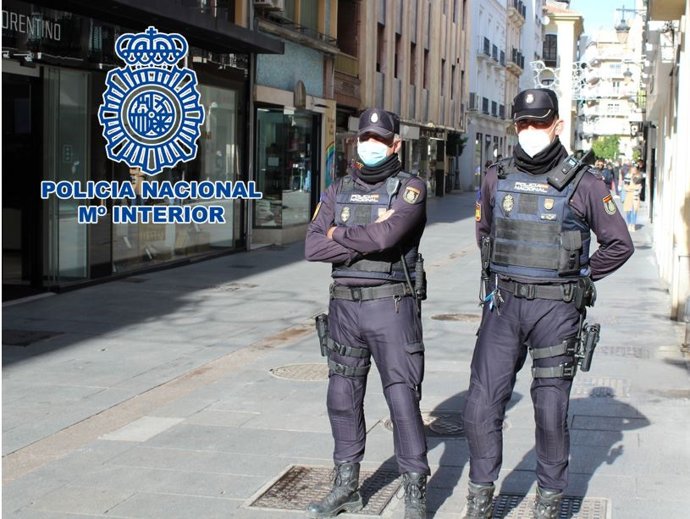 Agentes de Policía Nacional en el centro de Granada