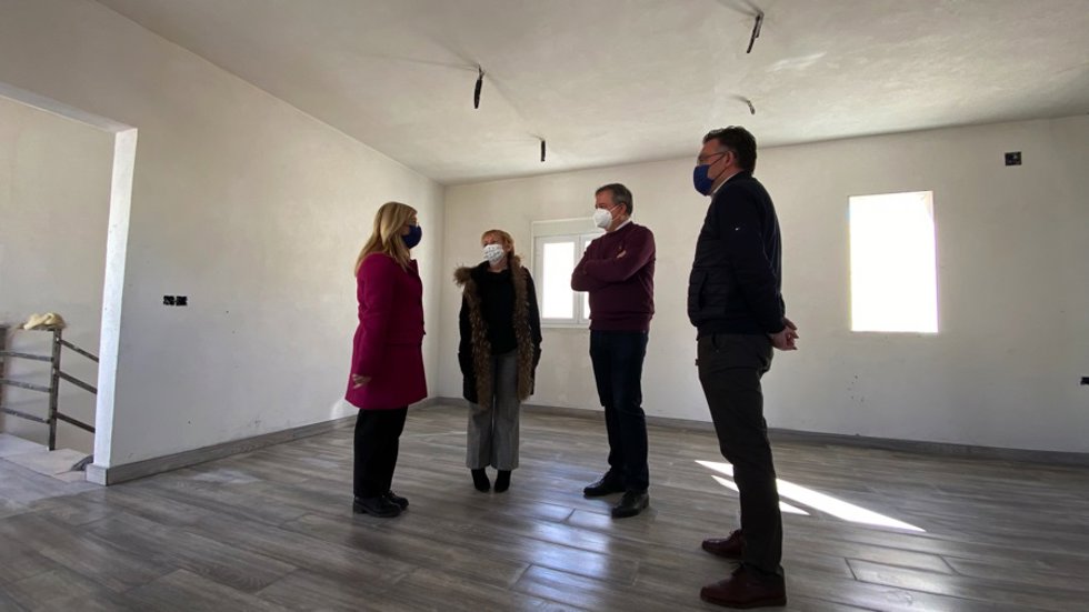 Delgado visita las obras en el nuevo vivero de empresas de Berja (Almería)