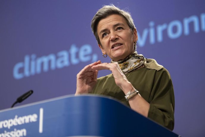 Archivo - HANDOUT - 21 December 2021, Belgium, Brussels: European Commissioner for Europe fit for the Digital Age Margrethe Vestager holds a press conference on the Commission's endorsement of the new Guidelines on State aid for Climate, Environmental p