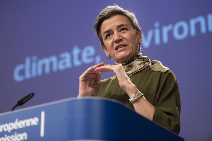 Archivo - HANDOUT - 21 December 2021, Belgium, Brussels: European Commissioner for Europe fit for the Digital Age Margrethe Vestager holds a press conference on the Commission's endorsement of the new Guidelines on State aid for Climate, Environmental p