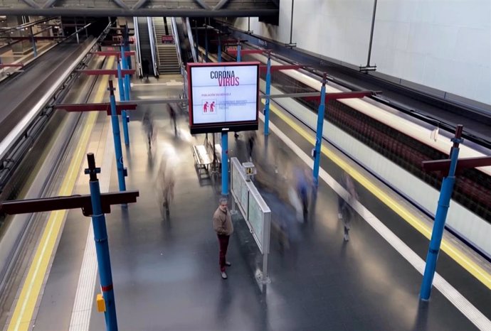 Archivo - Vagones de metro estacionados en la estación de Príncipe Pío de Madrid