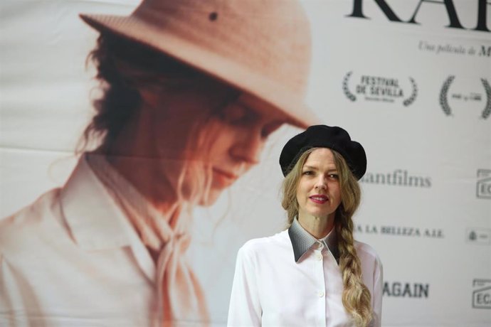 Archivo - La actriz y cantante Christina Rosenvinge, posa en el photocall de la película Karen, a 31 de mayo de 2021, en la Sala Equis, Madrid, (España). 