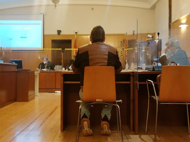 El condenado por encargar el robo en casa de su jefa, durante el juicio en la Audiencia de Valladolid.