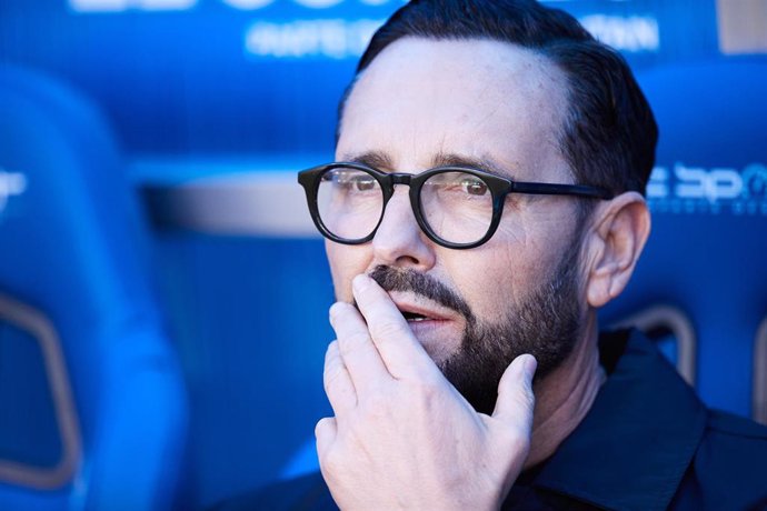 Jose Bordalas Head coach of Valencia CF looks on during the spanish league match of La Liga Santander, between Deportivo Alaves and Valencia CF at Mendizorrotza on 13 of February, 2022 in Vitoria, Spain.