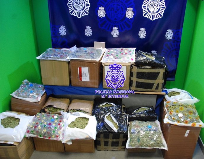 Cajas con más de 100 kilos de cogollos de cannabis.