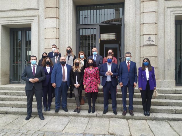 Autoridades judiciales y políticas tras la inauguración del nuevo Juzgado de Violencia sobre la Mujer que ha echado a andar en Cáceres