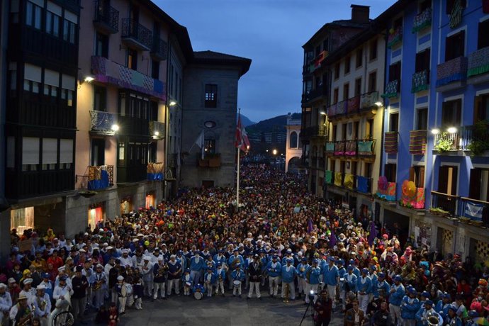 Concentración en Tolosa (Gipuzkoa) de denuncia de la última agresión sexual en el municipio