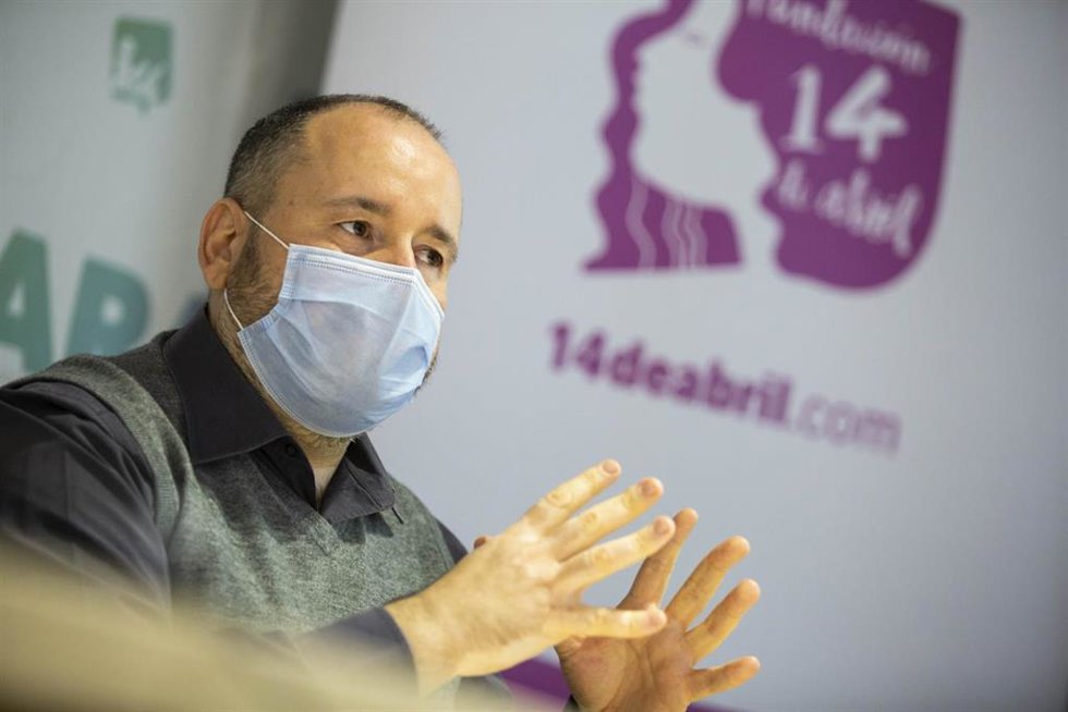 Joan Mena, diputado de Unidas Podemos, participa en un acto en Zaragoza.