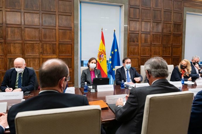 El ministro de Asuntos Exteriores, Unión Europea y Cooperación, José Manuel Albares, y la ministra de Industria, Comercio y Turismo, Reyes Maroto, se reúnen con las empresas españolas con intereses en Ucrania y Rusia