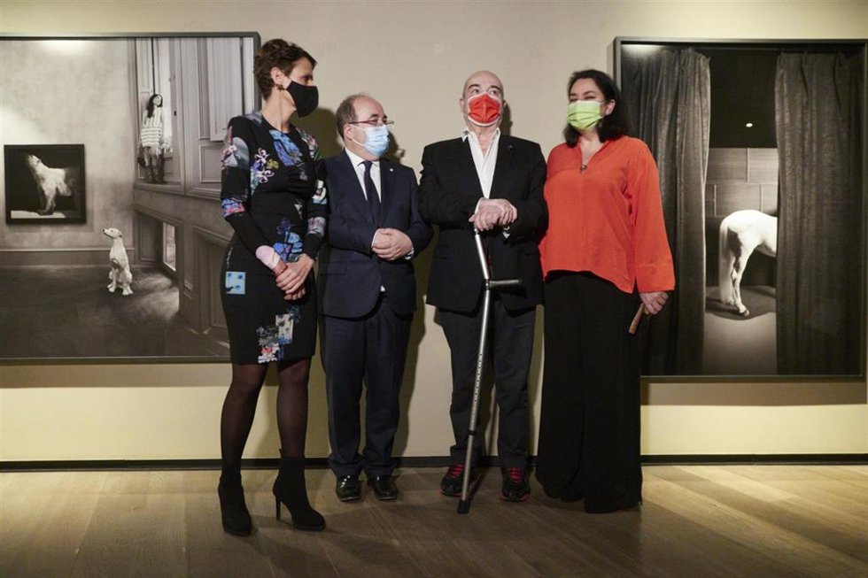El actor Antonio Resines, con la presidenta de Navarra, María Chivite, y el ministro de Cultura y Deporte, Miquel Iceta, en una recepción previa a la entrega de Medallas de las Bellas Artes 2020.